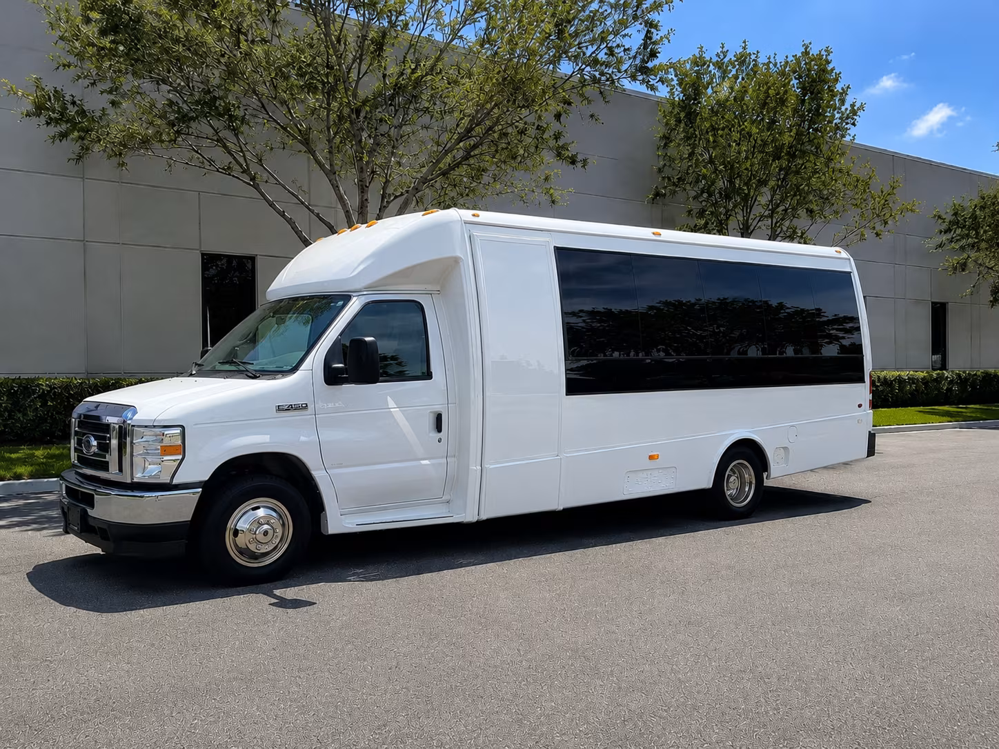 minibus wine tours to forsyth county tasting rooms and breweries